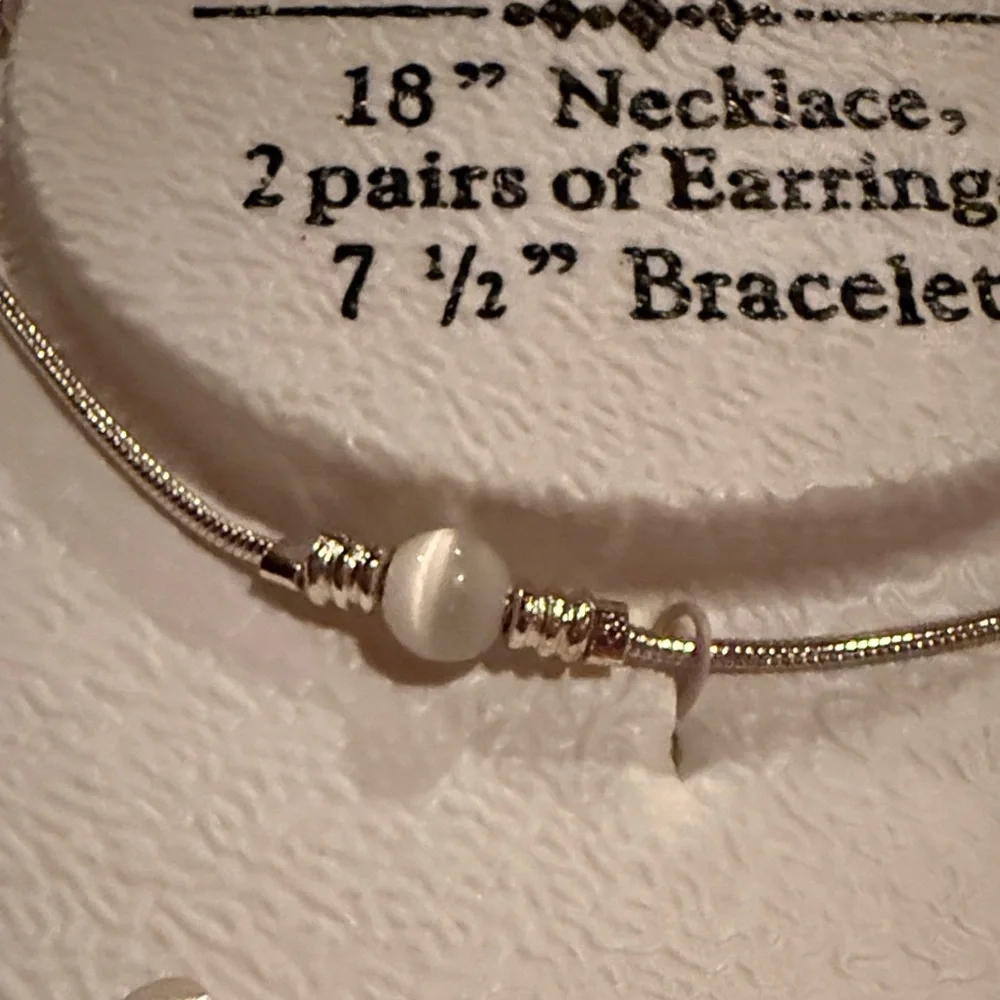 New! 3 piece Cat's Eye Jewelry Set - Picture 3 of 7